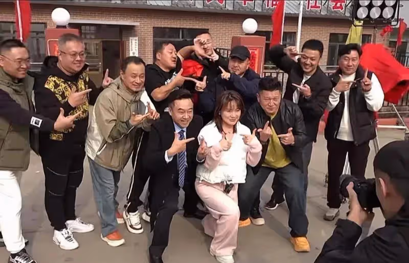 《鄉村愛情18》開拍,劉能按住謝廣坤理髮,原班人馬重聚沒完沒了