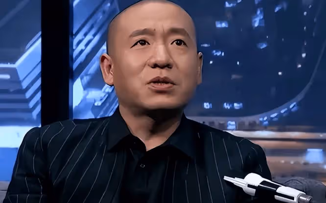 《披4》:他怎麼也來了?演唱露大腿穿高跟鞋,還說和王菲有一腿