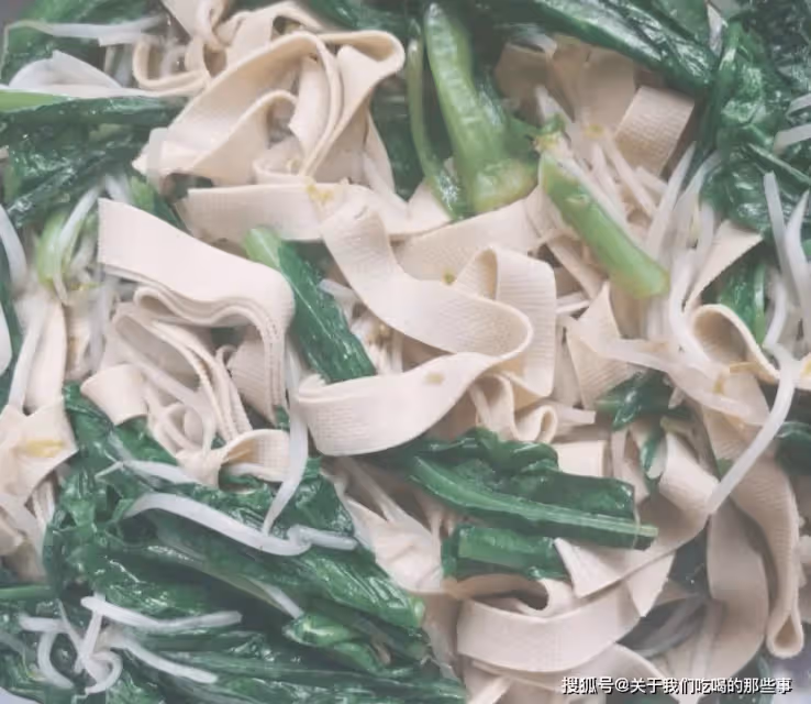 水煮肉片怎麼做最好吃?掌握好4點竅門,肉片滑嫩鮮香,麻辣下飯
