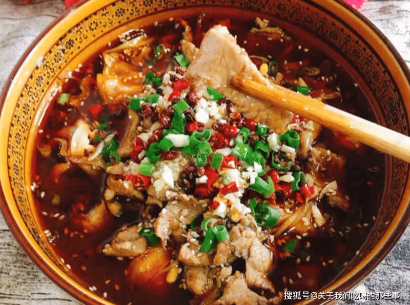 水煮肉片怎麼做最好吃?掌握好4點竅門,肉片滑嫩鮮香,麻辣下飯