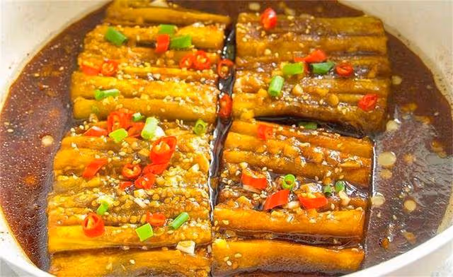 茄子別再紅燒了,教你做蒲燒茄子,軟嫩鮮香入味,比鰻魚飯還好吃