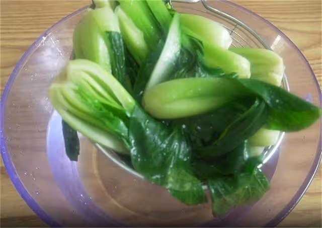 香菇油菜是一起炒還是分開?教你一招,比飯店還好吃,看一遍學會