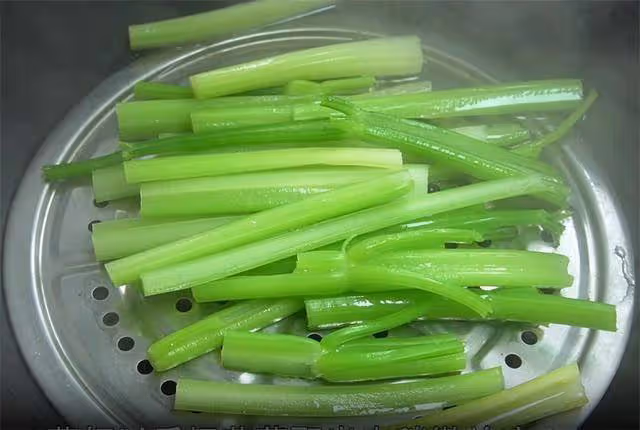 花生想要又香又脆,切記不要油炸水煮,教你一招,多吃也不怕上火