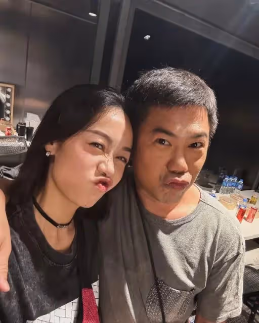 前TVB花旦結婚一周年曬婚禮絕密花絮照,獲老公深情留言:我愛你