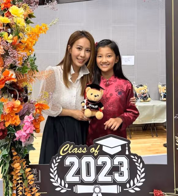 前港姐冠軍嫁億萬富豪淡出熒幕,愛女越大越靚女,網友力撐選港姐出道