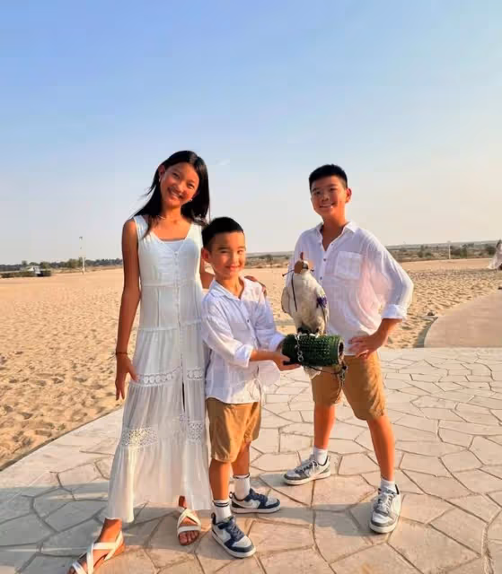 前港姐冠軍嫁億萬富豪淡出熒幕,愛女越大越靚女,網友力撐選港姐出道