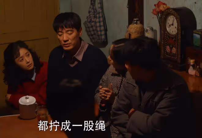 才播 2 集,收視率破 2,終於有讓我熬夜狂追的年代劇了