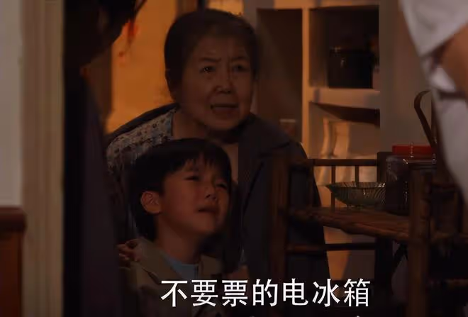 才播 2 集,收視率破 2,終於有讓我熬夜狂追的年代劇了