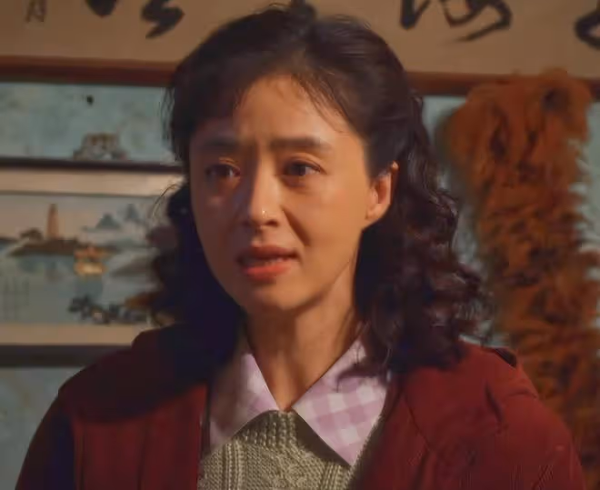才播 2 集,收視率破 2,終於有讓我熬夜狂追的年代劇了