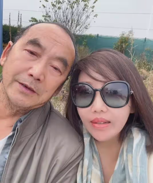 沙白白父親回國,老人家瞬間蒼老了很多,偉大且堅強的父親