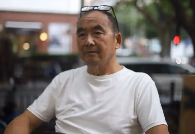 沙白白父親回國,老人家瞬間蒼老了很多,偉大且堅強的父親