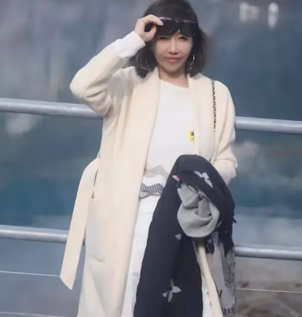 沙白白父親回國，老人家瞬間蒼老了很多，偉大且堅強的父親