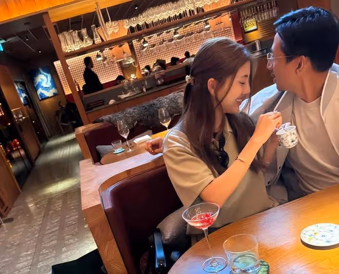 吳千語慶祝31歲生日,施伯雄曬妻子九宮格,甜蜜親吻令人羨慕