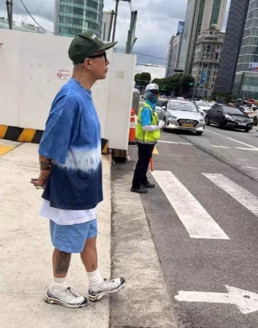 大S成功打造具俊曄,55歲的他秒變帥哥,和楊千霈合影顯年輕