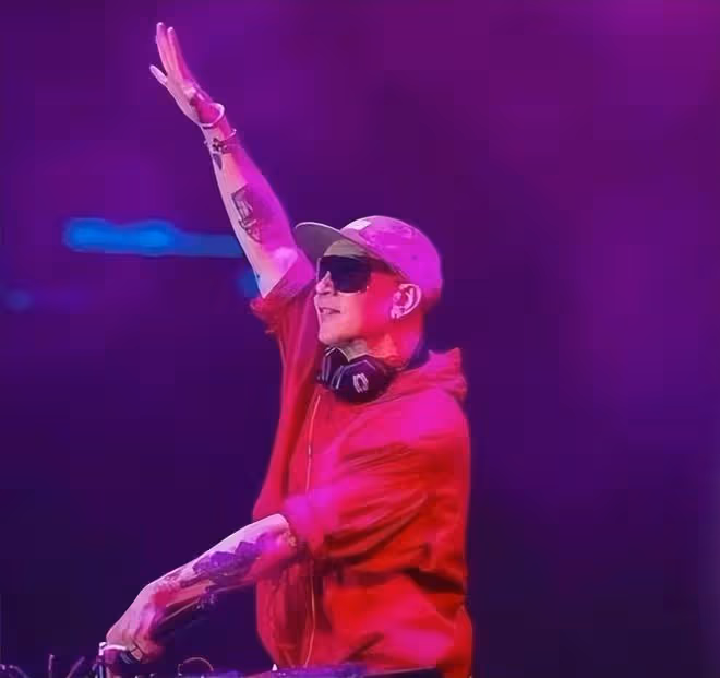 大S成功打造具俊曄,55歲的他秒變帥哥,和楊千霈合影顯年輕