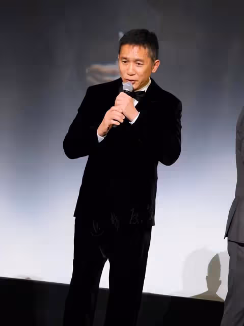 東京電影節紅毯:梁朝偉開幕發言,何超瓊顯貴氣,趙麗穎很靚麗