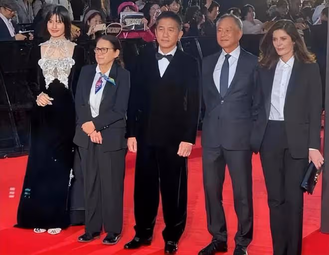 東京電影節紅毯:梁朝偉開幕發言,何超瓊顯貴氣,趙麗穎很靚麗