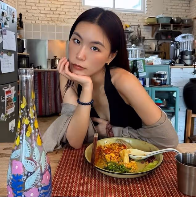 在墓地拍婚紗照?高以翔女友被質疑,引起Godfrey粉絲的不滿