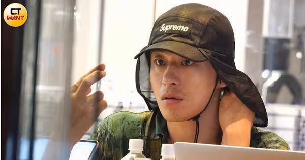 直擊《D.P:逃兵追緝令》男星現身西門町!0偽裝被拍 2舉動超有公德心