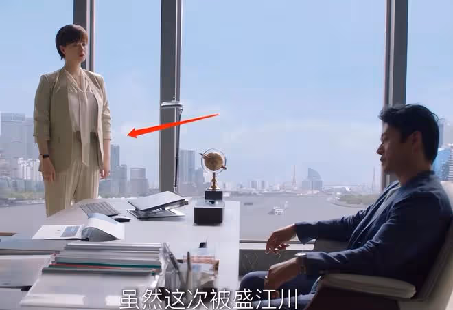 41歲蔣欣對比53歲閆妮,自然老去和醫美老去的差距一目了然