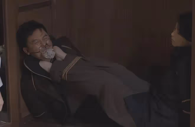 41歲蔣欣對比53歲閆妮,自然老去和醫美老去的差距一目了然