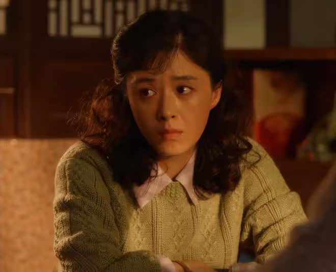 41歲蔣欣對比53歲閆妮,自然老去和醫美老去的差距一目了然