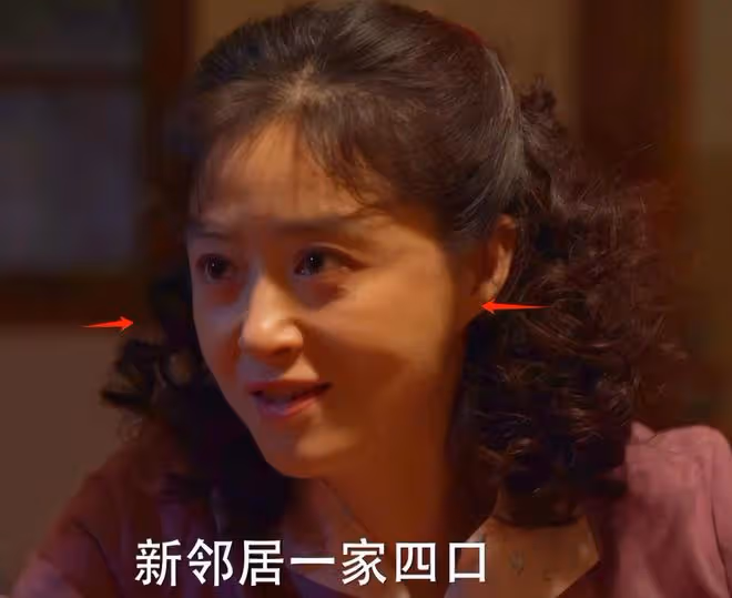 41歲蔣欣對比53歲閆妮,自然老去和醫美老去的差距一目了然