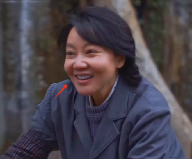 41歲蔣欣對比53歲閆妮,自然老去和醫美老去的差距一目了然