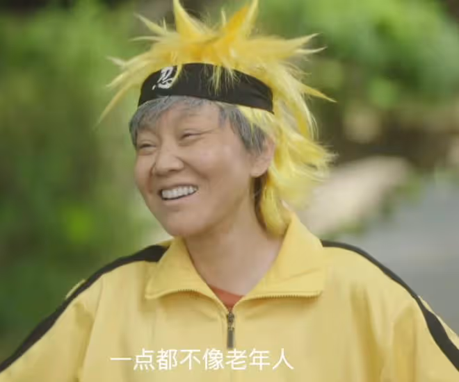 41歲蔣欣對比53歲閆妮,自然老去和醫美老去的差距一目了然