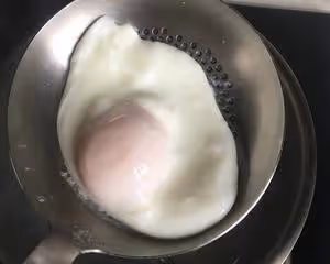 水波蛋哪有那麼難，不用醋，簡單方法最有效