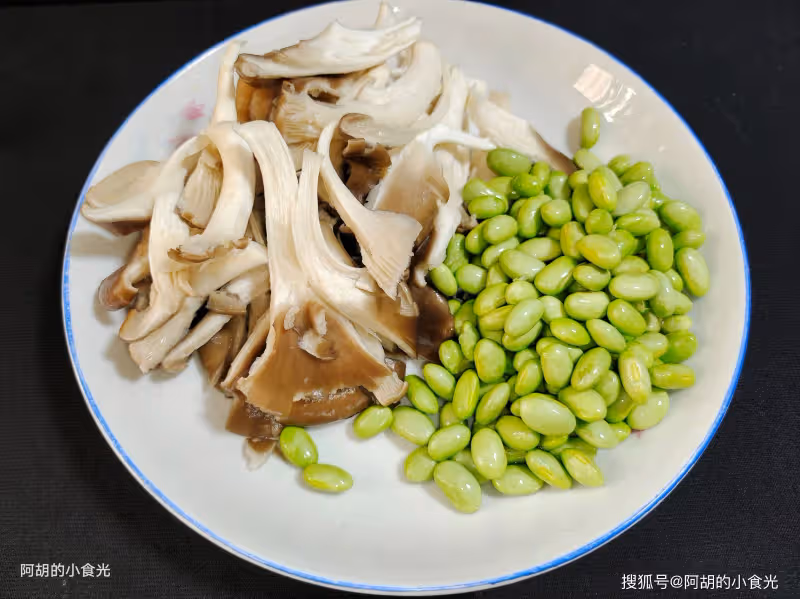天一冷,喝雞湯不如先喝此湯!沒食慾時來一鍋,有肉有豆有菌菇、鮮爽不膩