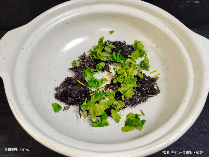 天一冷,喝雞湯不如先喝此湯!沒食慾時來一鍋,有肉有豆有菌菇、鮮爽不膩