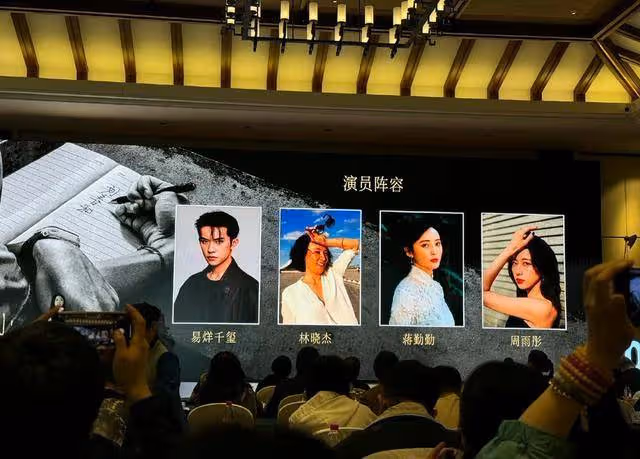 周雨彤搭檔易烊千璽,電影《小小的我》官宣