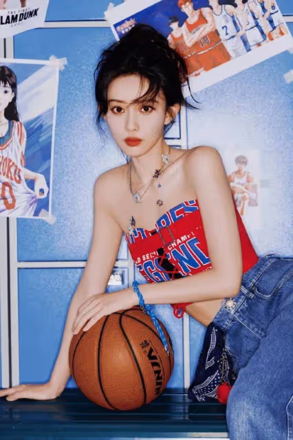 孟子義籃球寶貝寫真露出小蠻腰!膚白貌美曼妙身材性感妖嬈