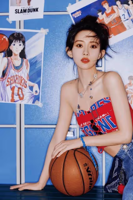 孟子義籃球寶貝寫真露出小蠻腰!膚白貌美曼妙身材性感妖嬈