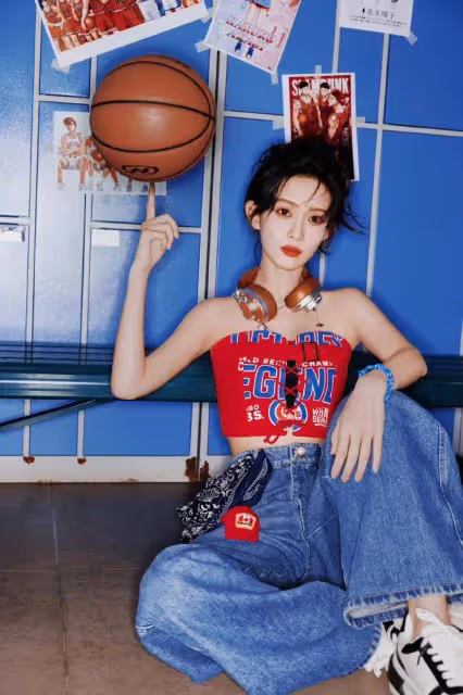孟子義籃球寶貝寫真露出小蠻腰!膚白貌美曼妙身材性感妖嬈