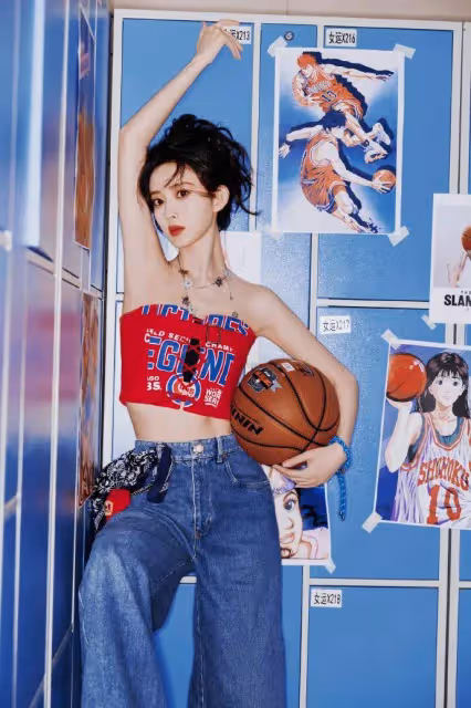 孟子義籃球寶貝寫真露出小蠻腰!膚白貌美曼妙身材性感妖嬈