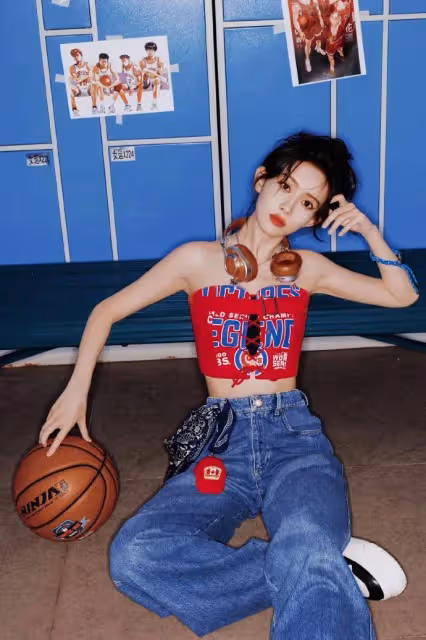 孟子義籃球寶貝寫真露出小蠻腰!膚白貌美曼妙身材性感妖嬈