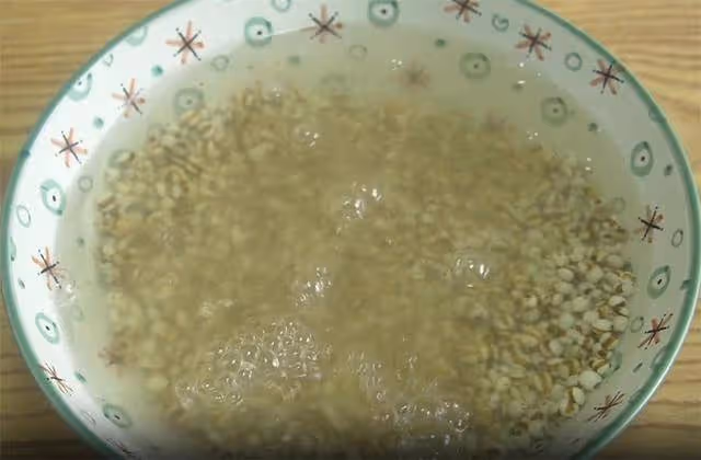 綠豆湯不要直接下鍋煮,學會這一招,顏色翠綠,10分鐘煮開花