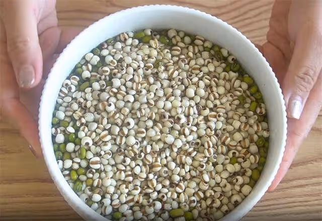 綠豆湯不要直接下鍋煮,學會這一招,顏色翠綠,10分鐘煮開花
