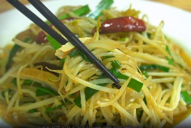 飯店28元一盤的家常小炒,4塊錢就能在家做,鮮香脆嫩,太下飯了