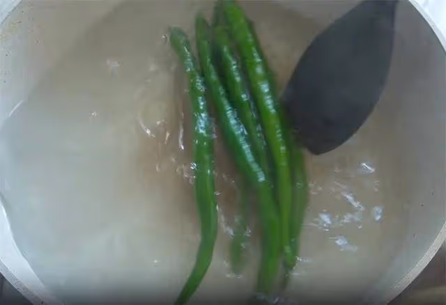 秋冬這樣吃芹菜才過癮,一次做5斤,開胃又下飯,天天吃都不膩