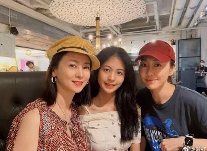 TVB前女星親發文為胡定欣新劇打氣!相識21年姐妹情深,大曬私下親密互動!