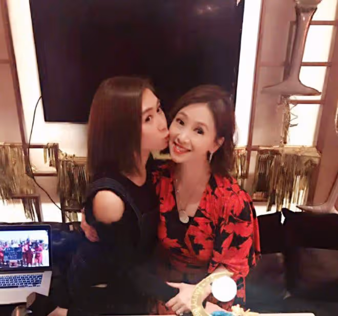 TVB前女星親發文為胡定欣新劇打氣!相識21年姐妹情深,大曬私下親密互動!