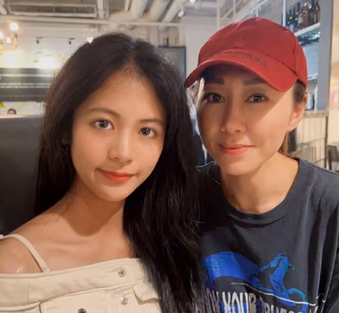 TVB前女星親發文為胡定欣新劇打氣!相識21年姐妹情深,大曬私下親密互動!