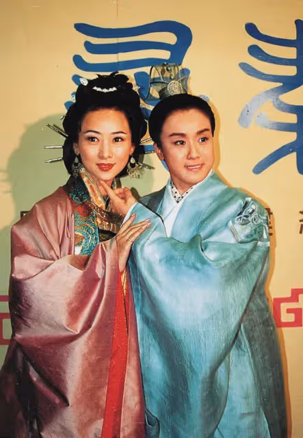 TVB前女星親發文為胡定欣新劇打氣!相識21年姐妹情深,大曬私下親密互動!