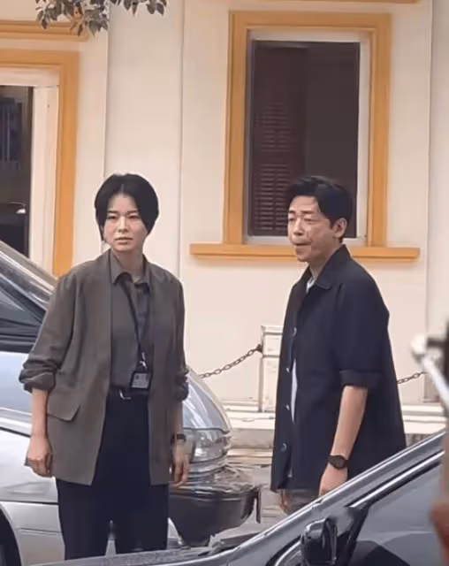 胡杏兒謝天華再拍查案劇!「Laughing哥」不敢認,燙卷髮滿臉鬍鬚形象大變!