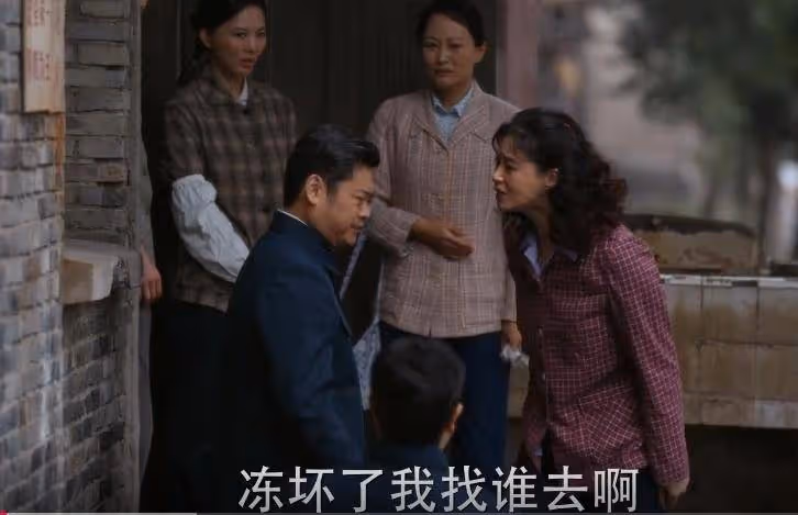 《小巷人家》:黃玲不會明白,莊超英從來不是「愚孝」