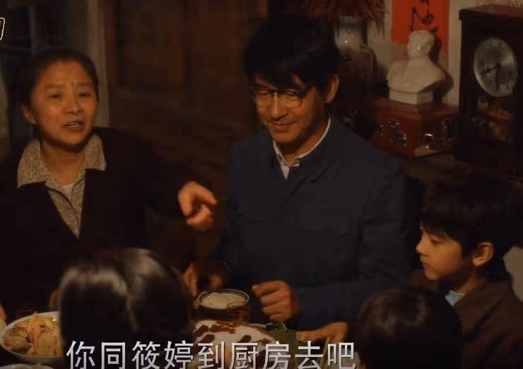 《小巷人家》:黃玲不會明白,莊超英從來不是「愚孝」