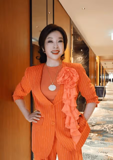 曝73歲劉曉慶出軌小20多歲攝影師,炸裂聊天曝光:子彈留著見面用